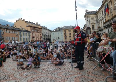 La folla in piazza Chanoux