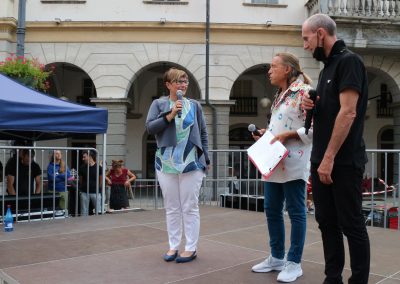 L'assessora Alina Sapinet con il presentatore Carlo Benvenuto ed il patron Marzio Pedrini